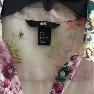 H&M Tops - 3 for 10! H&M Floral tank H&M Tops - 3 for 10! H&M Floral tank